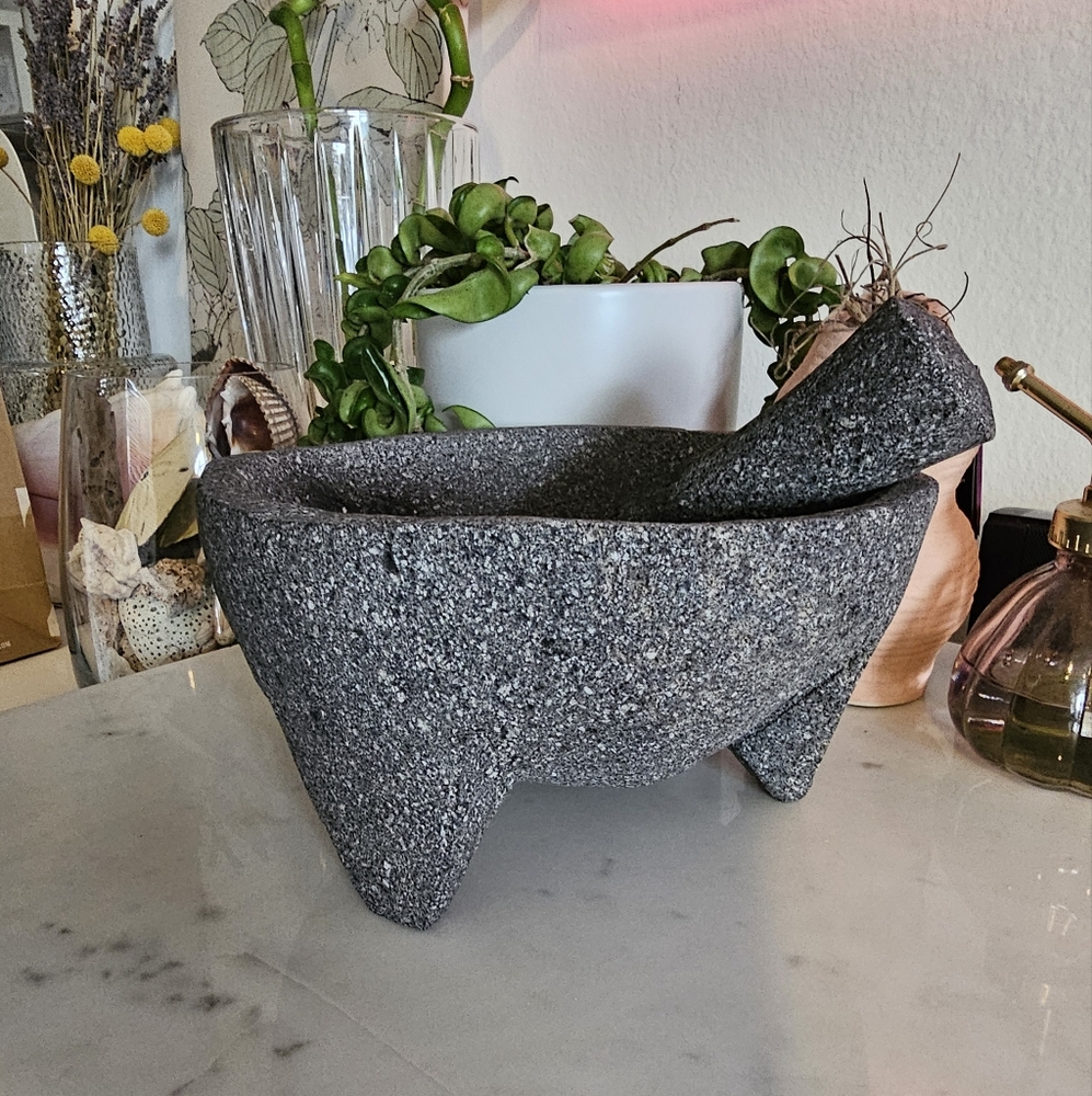 Large Stone Molcajete 8"